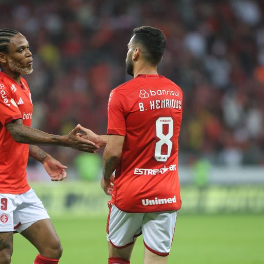 Inter marca no fim e busca empate com o Corinthians no Beira Rio