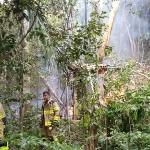 Avião com 12 pessoas cai logo após decolagem e todos morrem no AC
