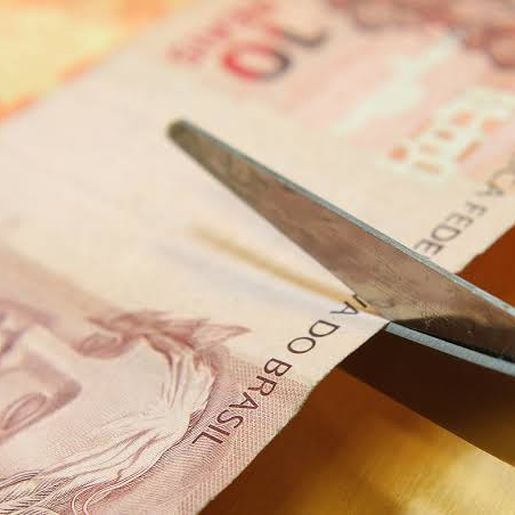 Veja políticos catarinenses que cortaram próprios salários na pandemia