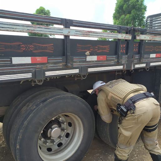 Polícia realiza fiscalização nos freios dos caminhões na SC-161