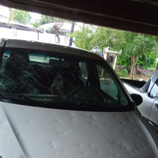 Vídeo: Padres que se deslocavam à Chapecó têm veículo destruído por tempestade de granizo