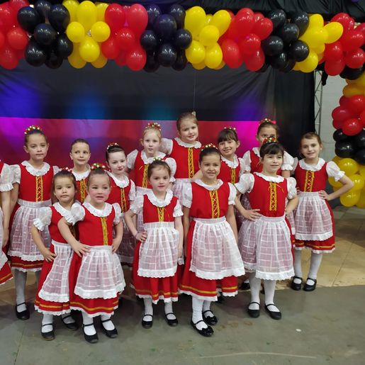 Grupo de danças de Tunápolis promove evento com estreia do novo traje infantil