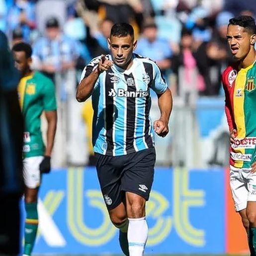 Com dois gols de Diego Souza, Grêmio vence o Sampaio Corrêa na Arena
