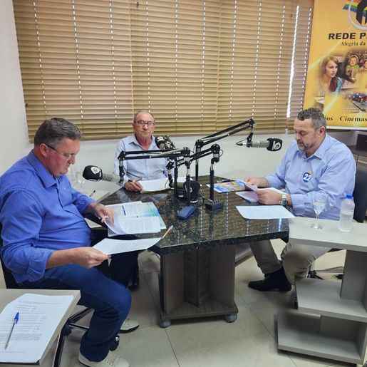 Rádio Itapiranga reúne candidatos a prefeito de São João do Oeste