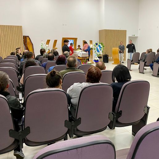 Velório de Flori De Lara é realizado no Memorial Parque Jardim dos Ipês