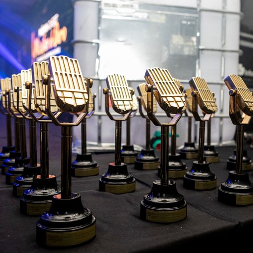 Vencedores do Prêmio ACAERT recebem o Microfone de Ouro em Florianópolis