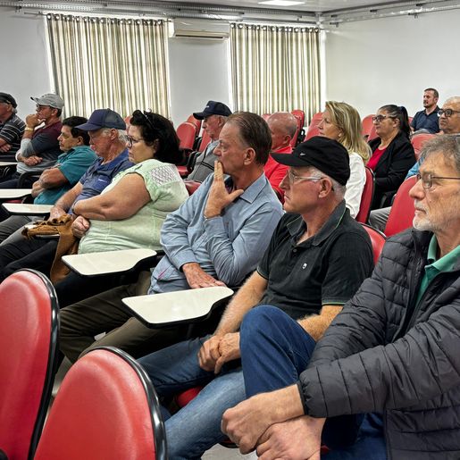 Prefeitura de São Miguel do Oeste entrega escrituras a moradores da Linha Cruzinhas