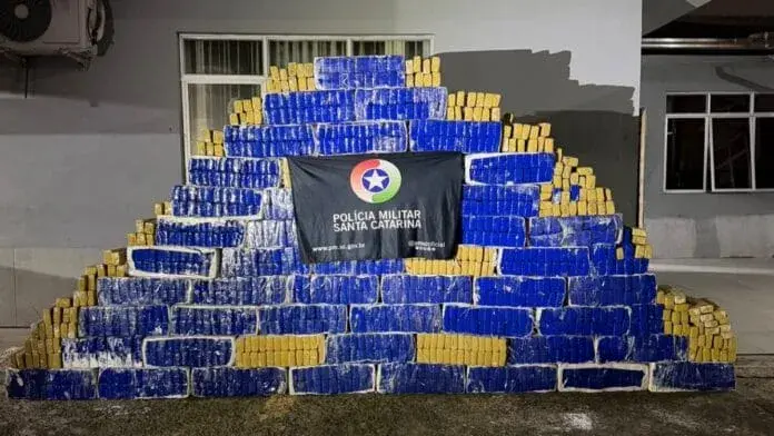Operação da PM apreende 1,4 tonelada de maconha e prende seis pessoas em Barra Velha