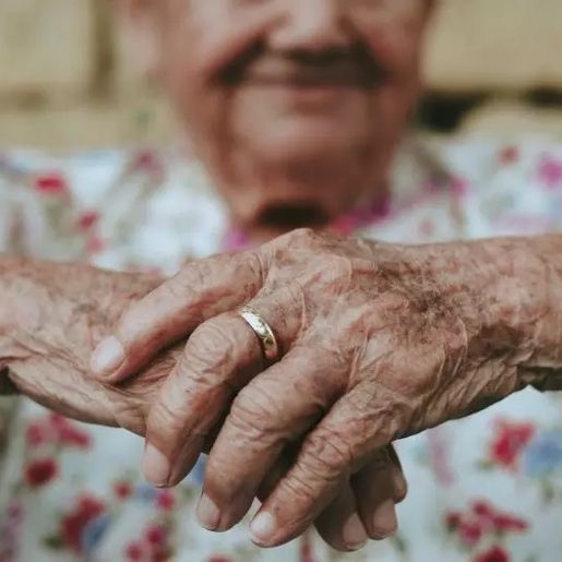 Médica revela ‘segredo’ para mulheres envelhecerem com saúde e felicidade