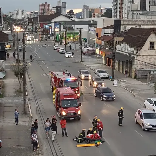 Homem é preso suspeito de jogar namorada para fora de carro em movimento em SC