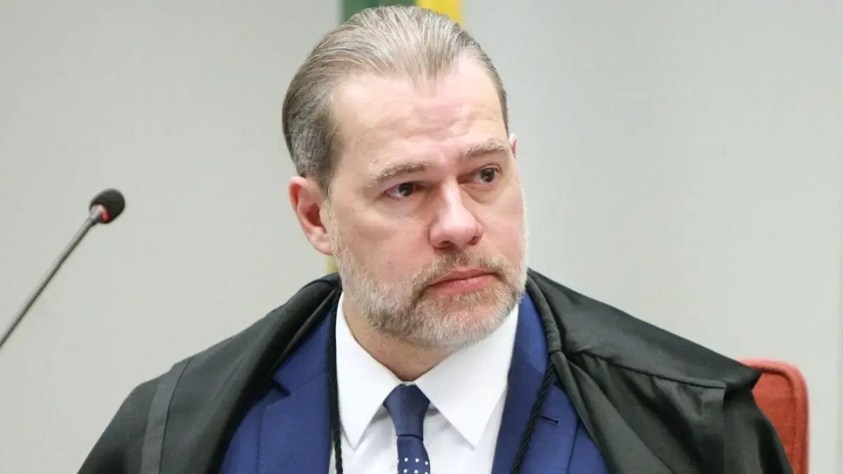 Relator da CPI cita “amizade” entre Vorcaro e Toffoli com viagens de jatinho e aniversário