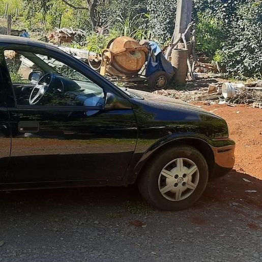 Dois veículos furtados foram recuperados e dois homens presos por furto pela PM