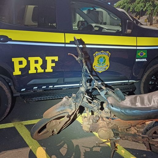 PRF apreende motocicleta sem placa, sem farol e conduzida por homem embriagado na BR 282