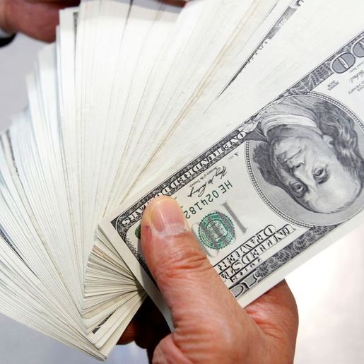 Dólar fecha com maior alta desde abril, custando R$ 5,537