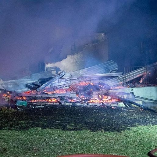 Homem não aceita fim do relacionamento, mantém a ex em cárcere privado e ateia fogo na residência