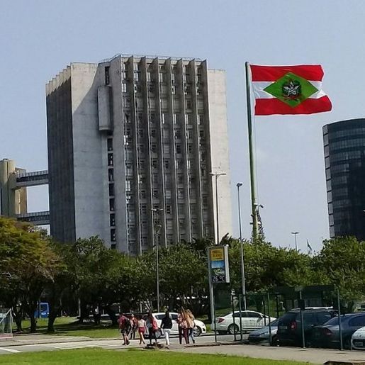 Médica que se escondeu em armário para matar ex-companheiro é condenada em SC