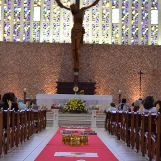Matriz São Miguel Arcanjo realiza celebração e procissão de Corpus Christi
