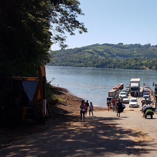 Proprietário esclarece motivo da balsa ficar encalhada na noite deste domingo