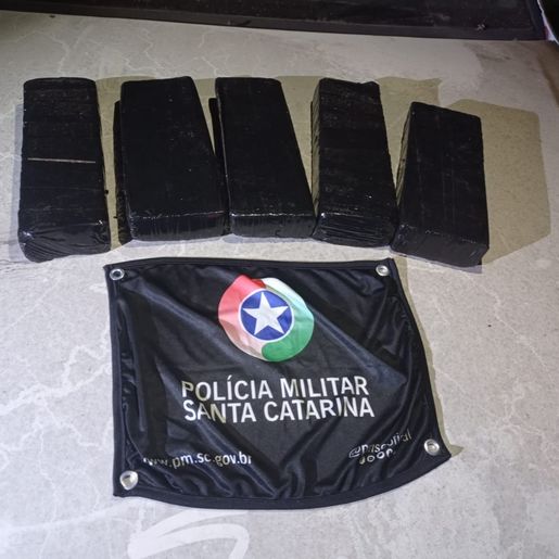 Adolescente é apreendido com 5 quilos de maconha