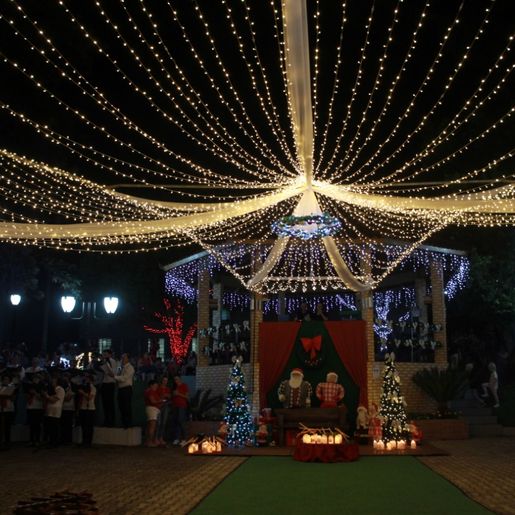 São João do Oeste acende as luzes de Natal na praça
