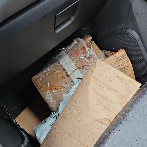 Carro entra em milharal e PRF apreende maconha após perseguição na BR-282