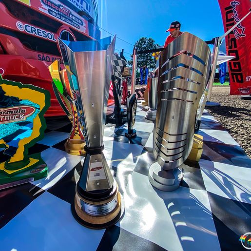 Piloto de São Miguel do Oeste conquista título da Fórmula Truck