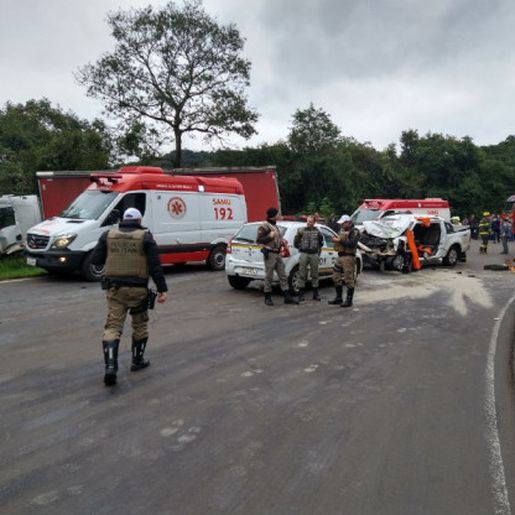 Grave acidente entre veículos é registrado na divisa do RS com Chapecó