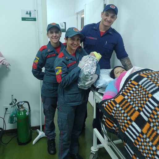 Bombeiros auxiliam em parto no interior de Campo Erê