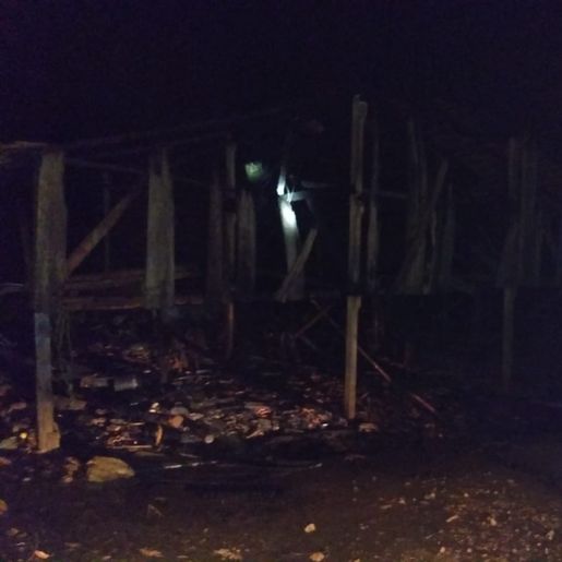 Galpão é destruído por incêndio no interior de Princesa