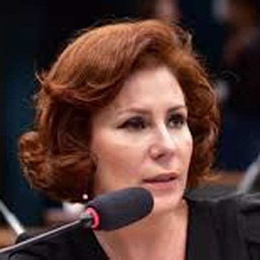 STF tem 3 votos para condenar Carla Zambelli por porte ilegal de arma