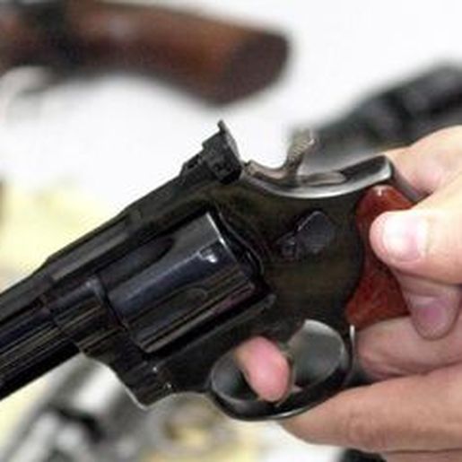 Suspeito de atirar contra homem após baile se apresenta à polícia