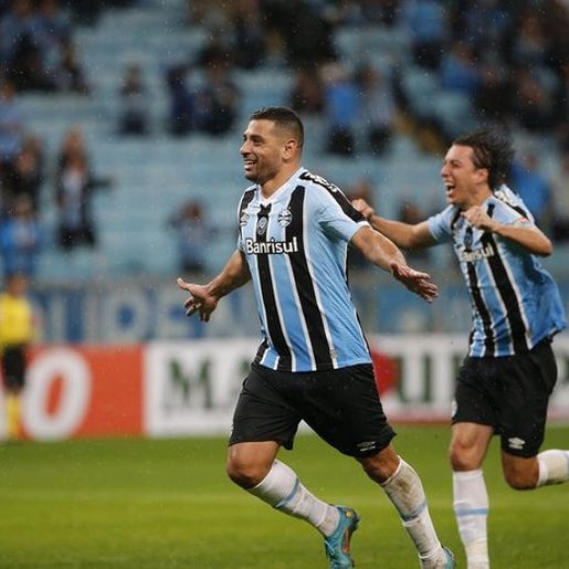 Grêmio goleia o Operário e chega ao 17º jogo de invencibilidade na Série B
