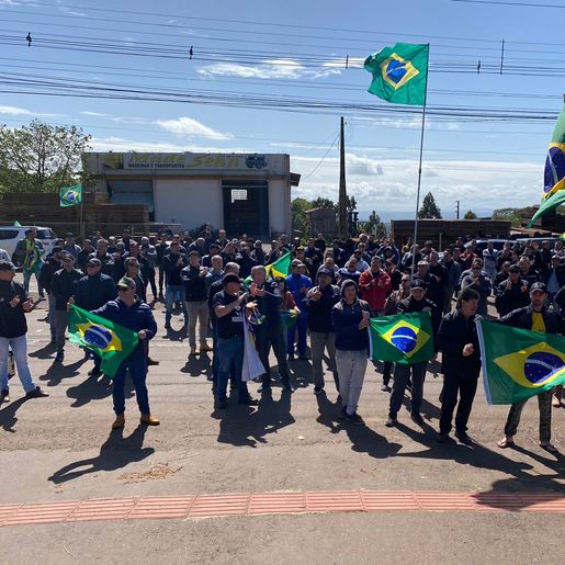 VÍDEO: Grupo realiza caminhada até o 14º RCMec em SMOeste