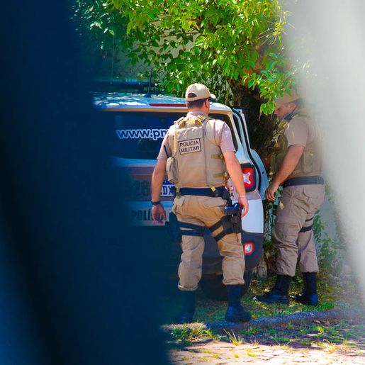 Polícia de São José do Cedro auxilia na prisão de suspeito de assalto