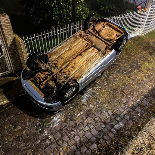 Mulher tomba veículo em São Miguel do Oeste; vídeo