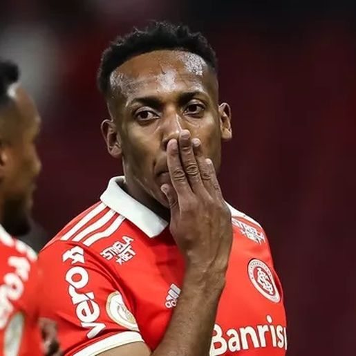 Inter marca no fim, vence América-MG em casa e entra na briga pela liderança