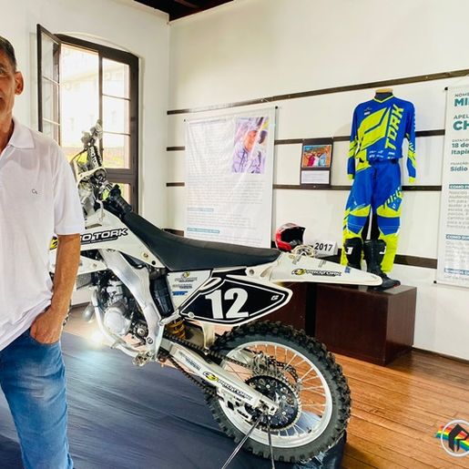 Exposição homenageia ex-piloto de Motocross de Itapiranga