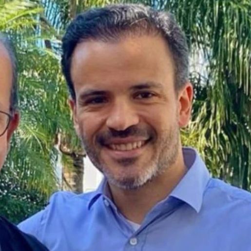 Liminar impede o governador de nomear o filho para a Casa Civil