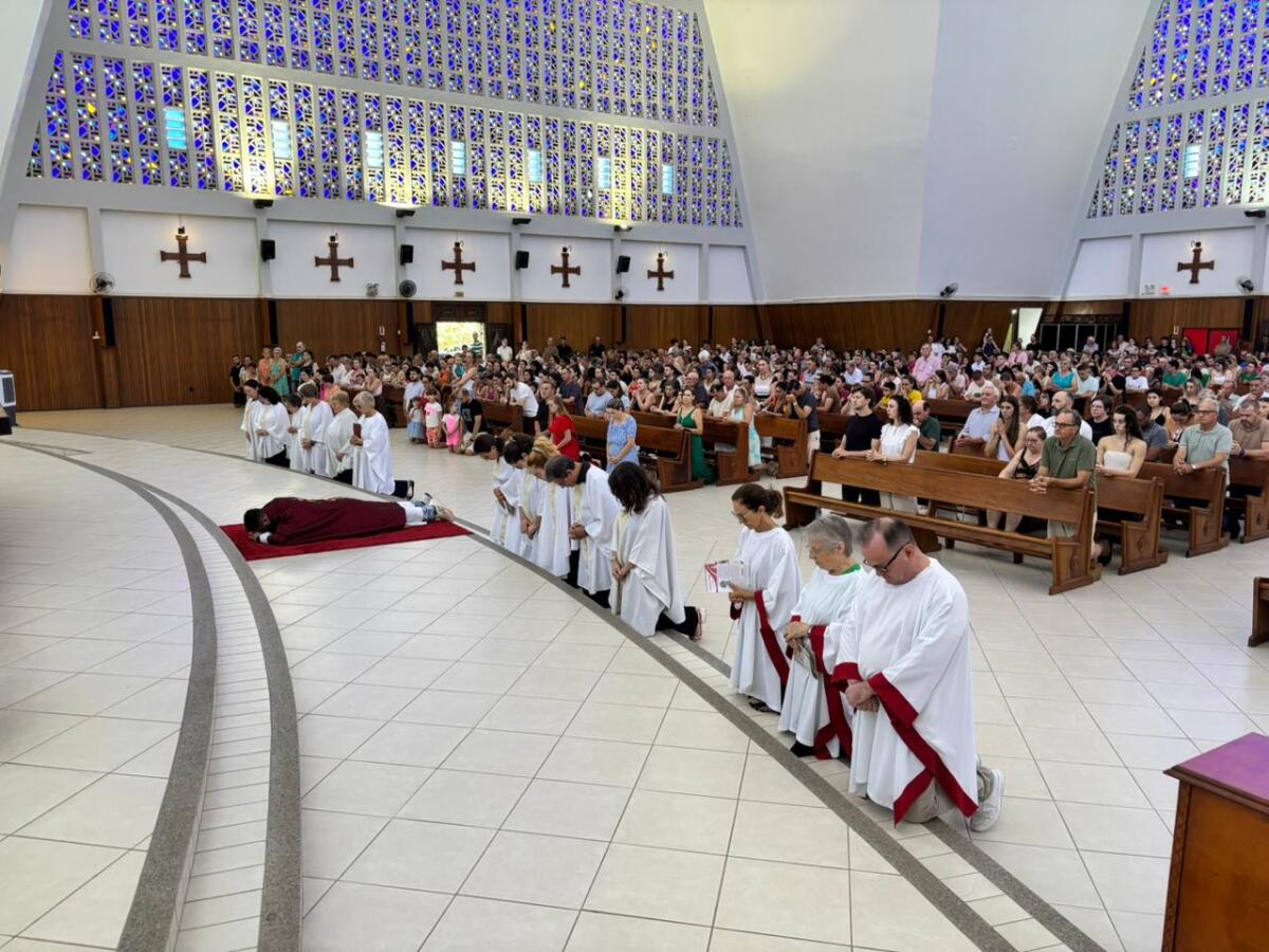 Celebração da Paixão do Senhor reúne fiéis na Paróquia São Miguel Arcanjo