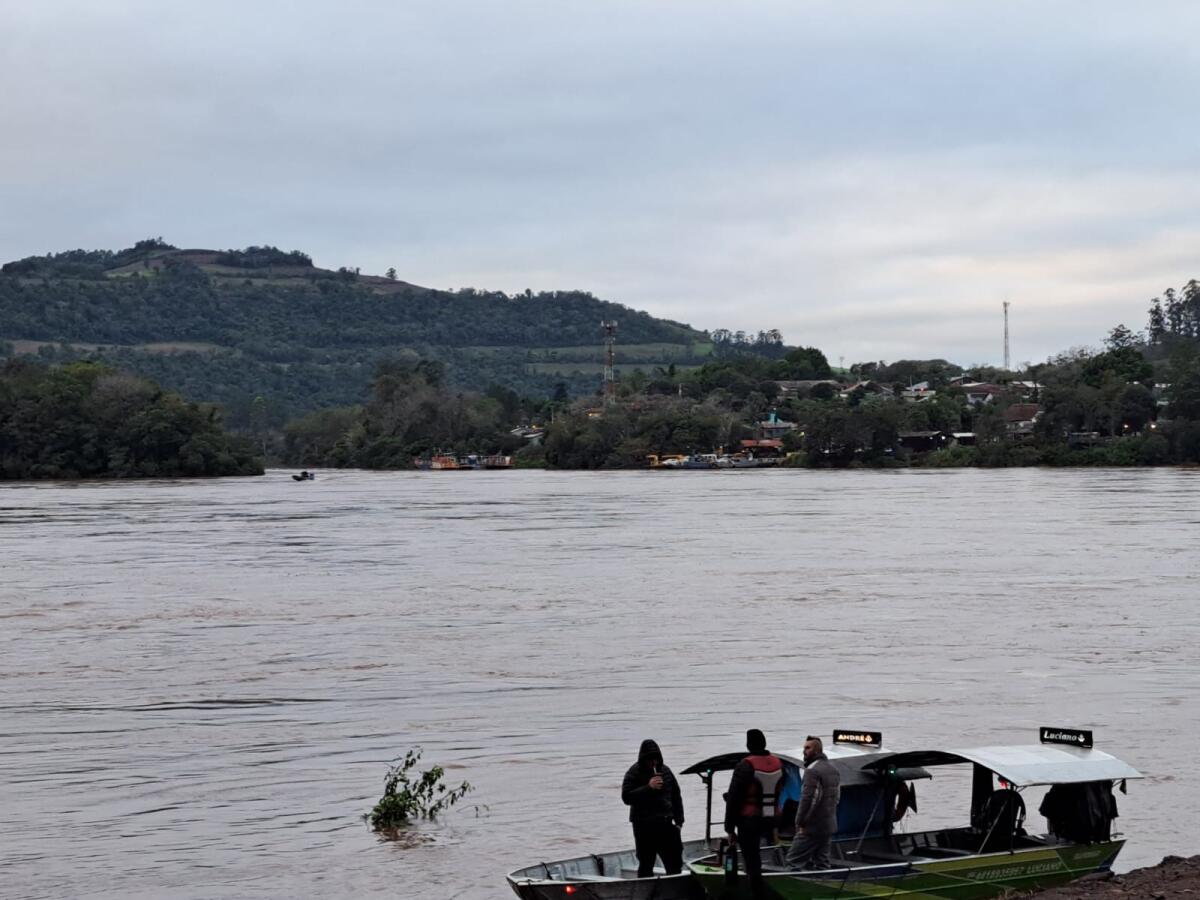 Travessia da balsa em Itapiranga ocorre com normalidade
