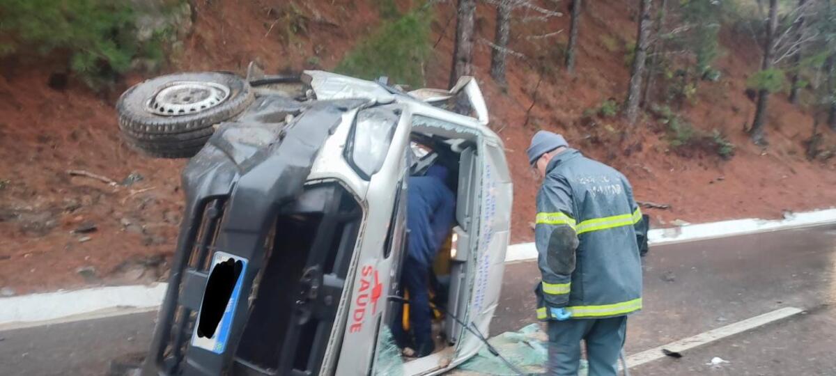 Acidente na BR-282 envolve van da saúde de Campo Erê