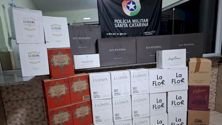 Vinhos escondidos em caixas de ovos são flagrados em abordagem no Oeste