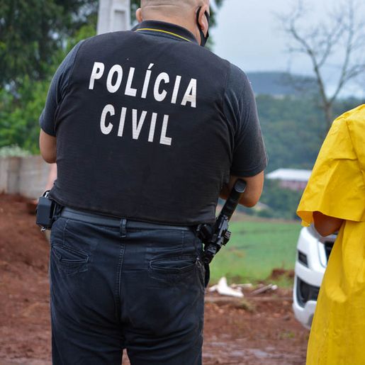 Menino encontrado morto em trilha teria caído de pinheiro