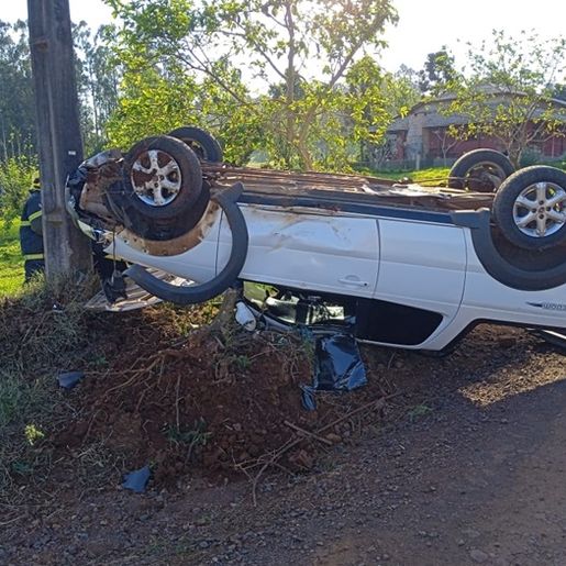 Motorista fica ferido em capotamento no interior de Itapiranga