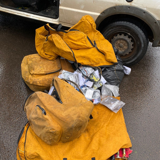 Ambulantes são flagrados com maconha após parada em bloqueio no trevo de SMO