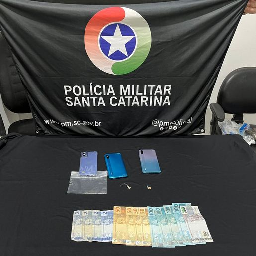 PM desarticula ponto de drogas e prende homem no interior de SMO