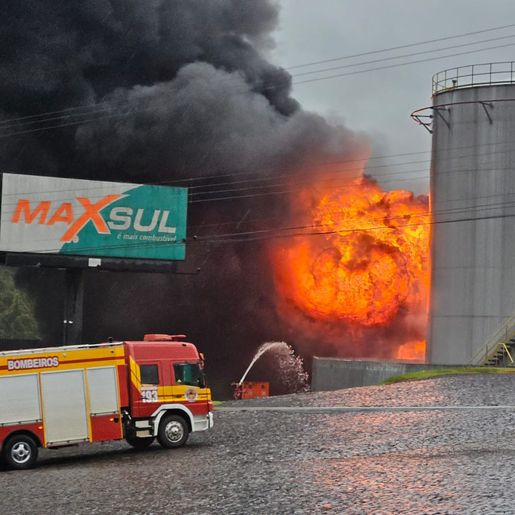 Incêndio atinge depósito da Maxsul em Chapecó