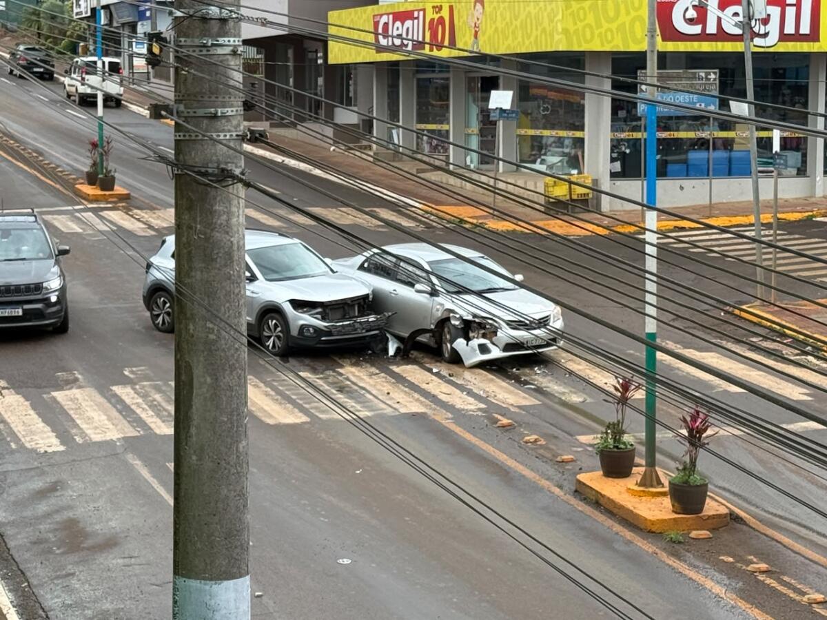 Segunda-feira é marcada por dois acidentes no centro  de Iporã do Oeste