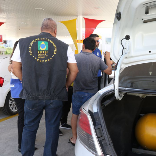 Quatro instaladoras de GNV são interditadas em operação da ANP