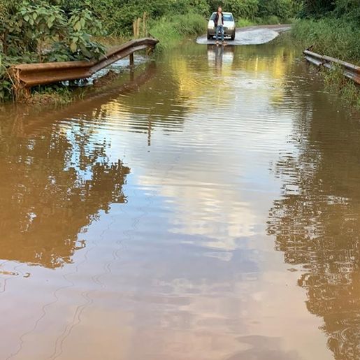 Ponte é interditada no interior de Itapiranga devido a cheia